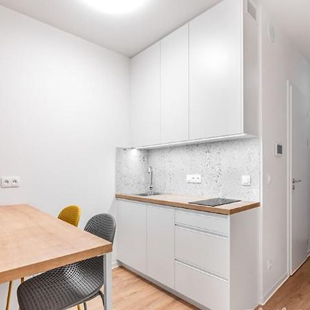 Modern Studio Near Airport And City Centre! Daire Prag Dış mekan fotoğraf